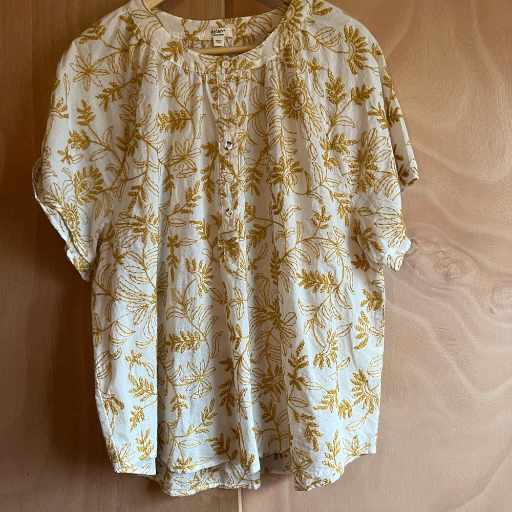 dylan White and Gold Floral Button Down Shirt